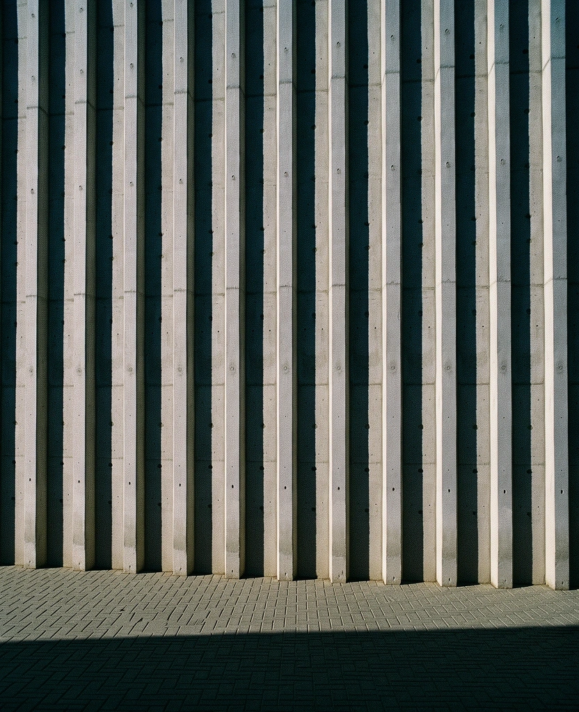 Betoninė architektūra ir šešėliai